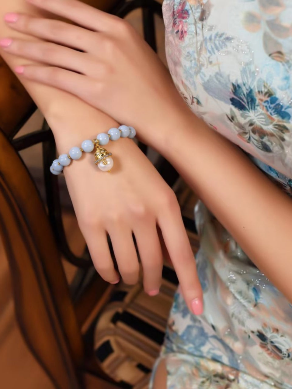 Natürlicher Aquamarin Armband｜Süßwasserperlen & Glückskatze｜Halschakra Heilung｜Vergoldet & Handgefertigt