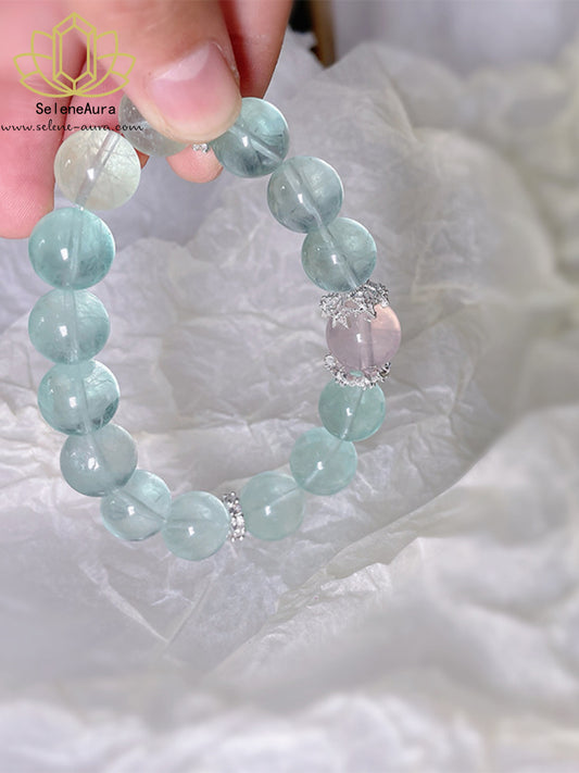 SeleneAura Naturfluorit Armband | Handmade 6-Stern Anhänger + Eisklar Perlen | Energie & Eleganz